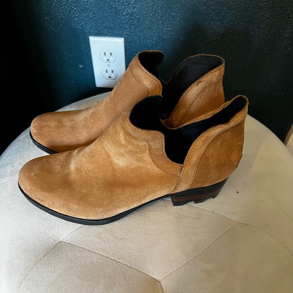 Sorel Camel Suede Ankle Booties - Picture 1 of 4